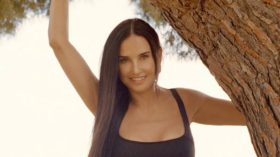 Why Demi Moore LOOKS DIFFERENT at Paris Fashion Week-Plastic Surgeries- Revealed