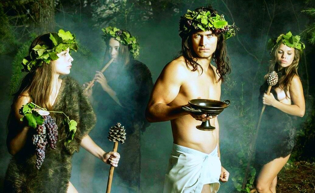 Дионис – это бог вина, виноделия, растительности, естественного начала человека и вдохновения.