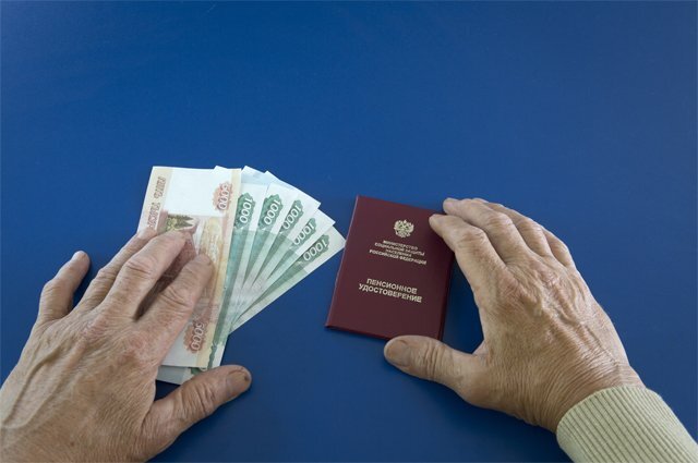    Кому январские пенсии доставят досрочно?
