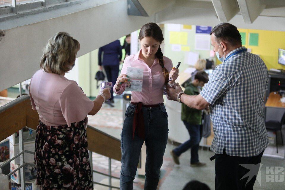     Рязанским организациям рекомендовали мерить температуру сотрудникам.  ЛЕНЦ Мария | Архив КП