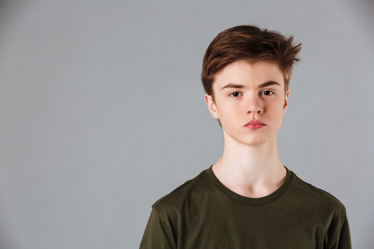 <a href="https://ru.freepik.com/free-photo/portrait-of-a-male-teenager_6514820.htm#query=%D0%9F%D0%BE%D0%B4%D1%80%D0%BE%D1%81%D1%82%D0%BE%D0%BA&position=6&from_view=search&track=sph">Изображение от drobotdean</a> на Freepik