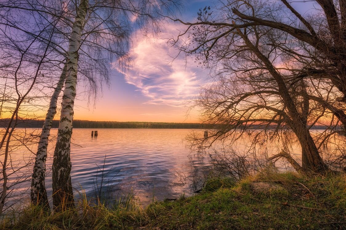 Рассвет на реке. Фото из свободного доступа.