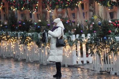    Новогодняя ярмарка на Красной площади в Москве ©Пелагия Тихонова РИАМО