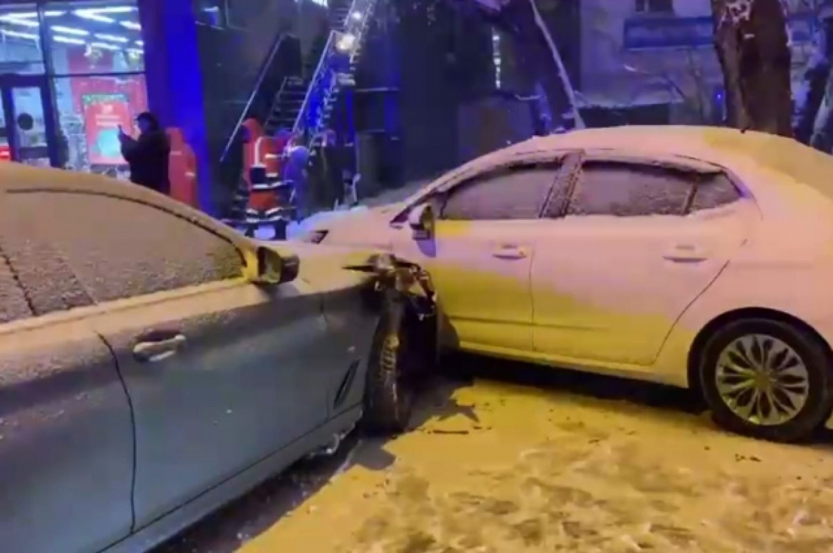    Водителя, врезавшегося в остановку в Москве, отправили под домашний арест