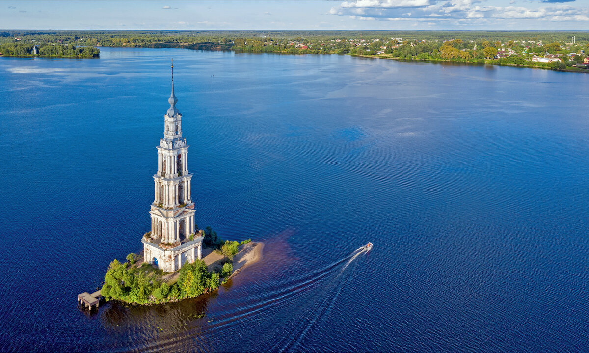 Колокольня Николаевского собора в Калязине