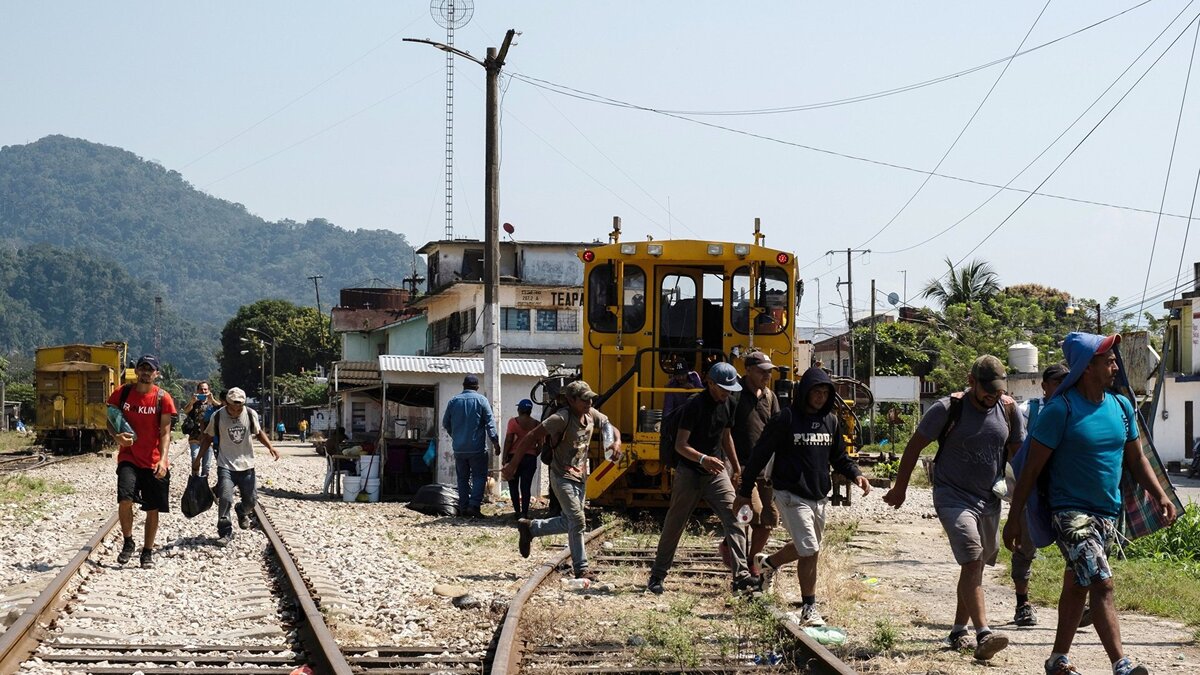    Караван мигрантов из Гондураса приближается к США© РИА Новости . Стрингер