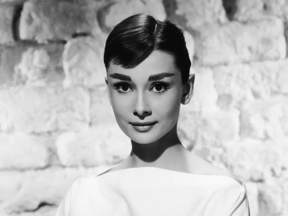 в первую очередь все обращали внимание на глаза Одри