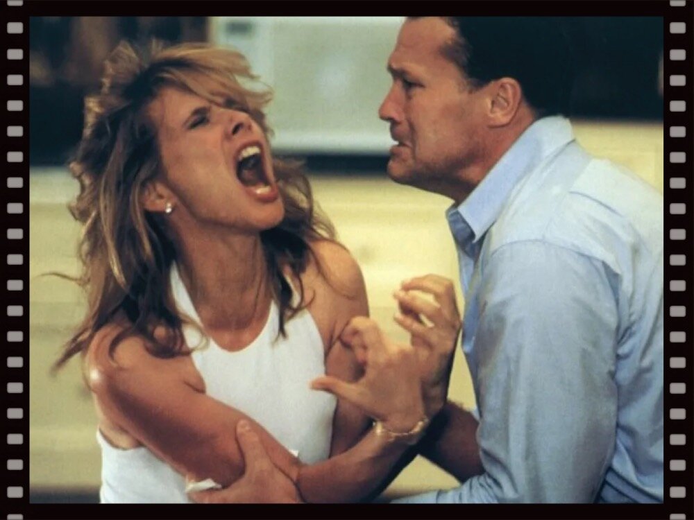 Кадр из кинофильма "Детектор лжи" (1997) реж. Дж&Дж Пейты.