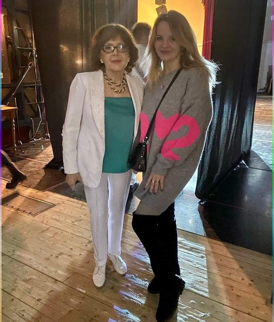     Ядвига Константиновна не отказывала поклонникам в совместных снимках. Фото: соцсети.