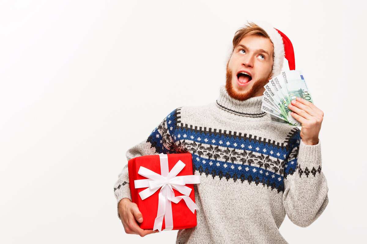     Сколько потратить на Новый год: россияне назвали сумму, которую выделят на праздник