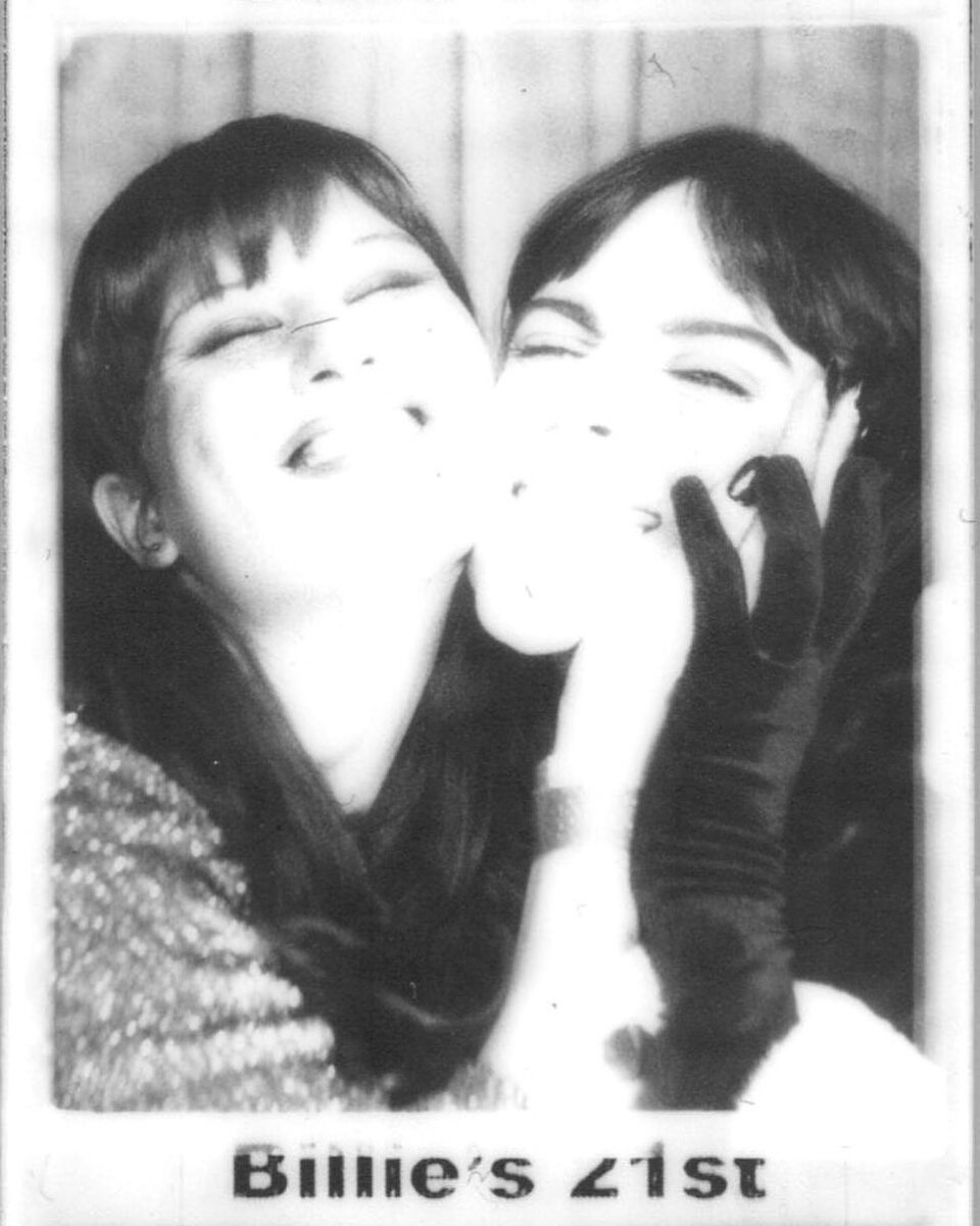     Билли Айлиш с подругой Аннабель. Фото: @annabelzimmer