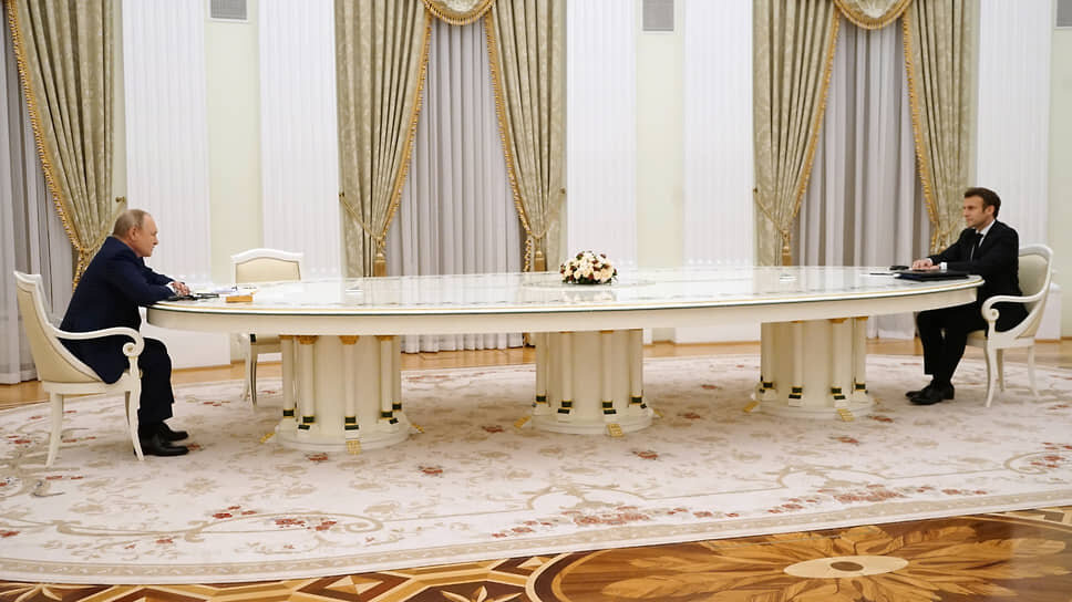 Фото: пресс-служба президента РФ📷Президент России Владимир Путин (слева) и президент Франции Эммануэль Макрон (справа) во время переговоров в Кремле в феврале 2022 года