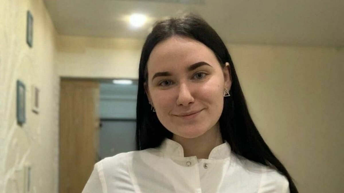     Оператор колл-центра регионального минздрава Дарья не будет привлечена к ответственности за то, что не смогла сразу записать с трудом дозвонившегося по горячей линии Александра Бречалова на прием к врачу. Об этом сообщила в своем телеграм-канале вице-премьер правительства региона Эльвира Пинчук.