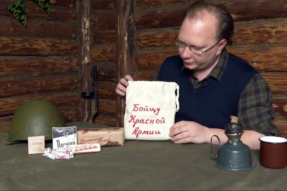     Михайлов рассказал, какие вещи чаше всего клали в посылки красноармейцам, ведь подарки отправляли не только родным, но и незнакомым бойцам
