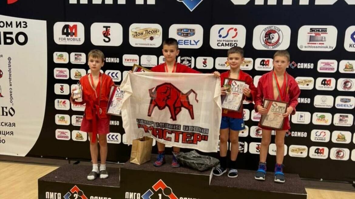     Ребята из приморского города успешно выступили в республике Беларусь на соревнованиях Международной Лиги Самбо. Спортсмены привезли на Родину 7 золотых, 2 серебряных, 9 бронзовых медалей.