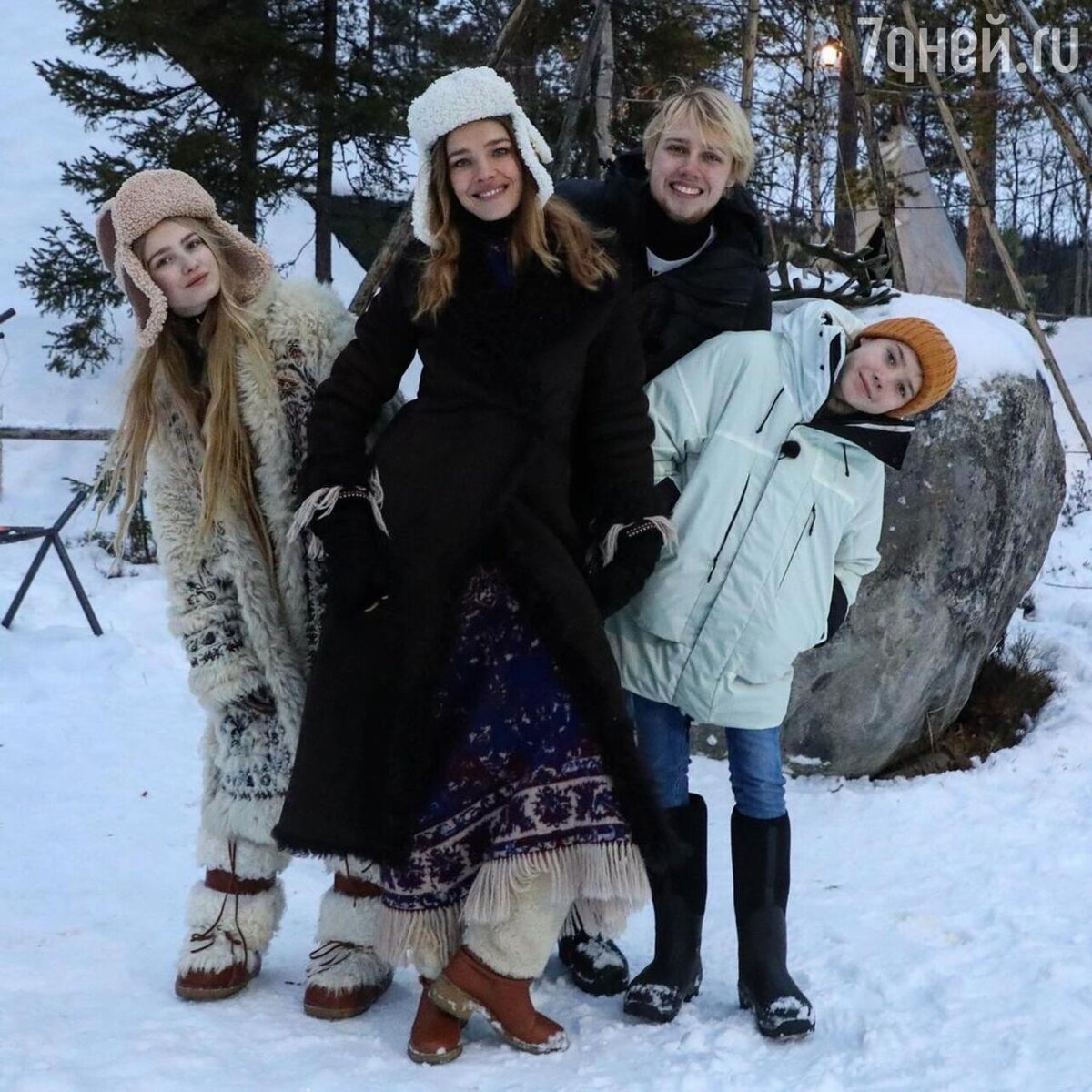    Наталья Водякова со старшими детьми Социальные сети