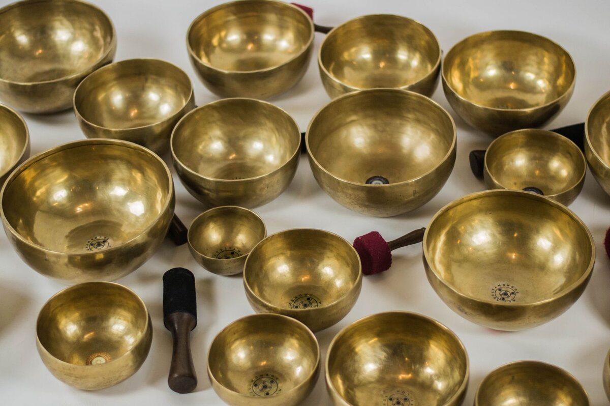 Есть несколько видов поющих чаш.