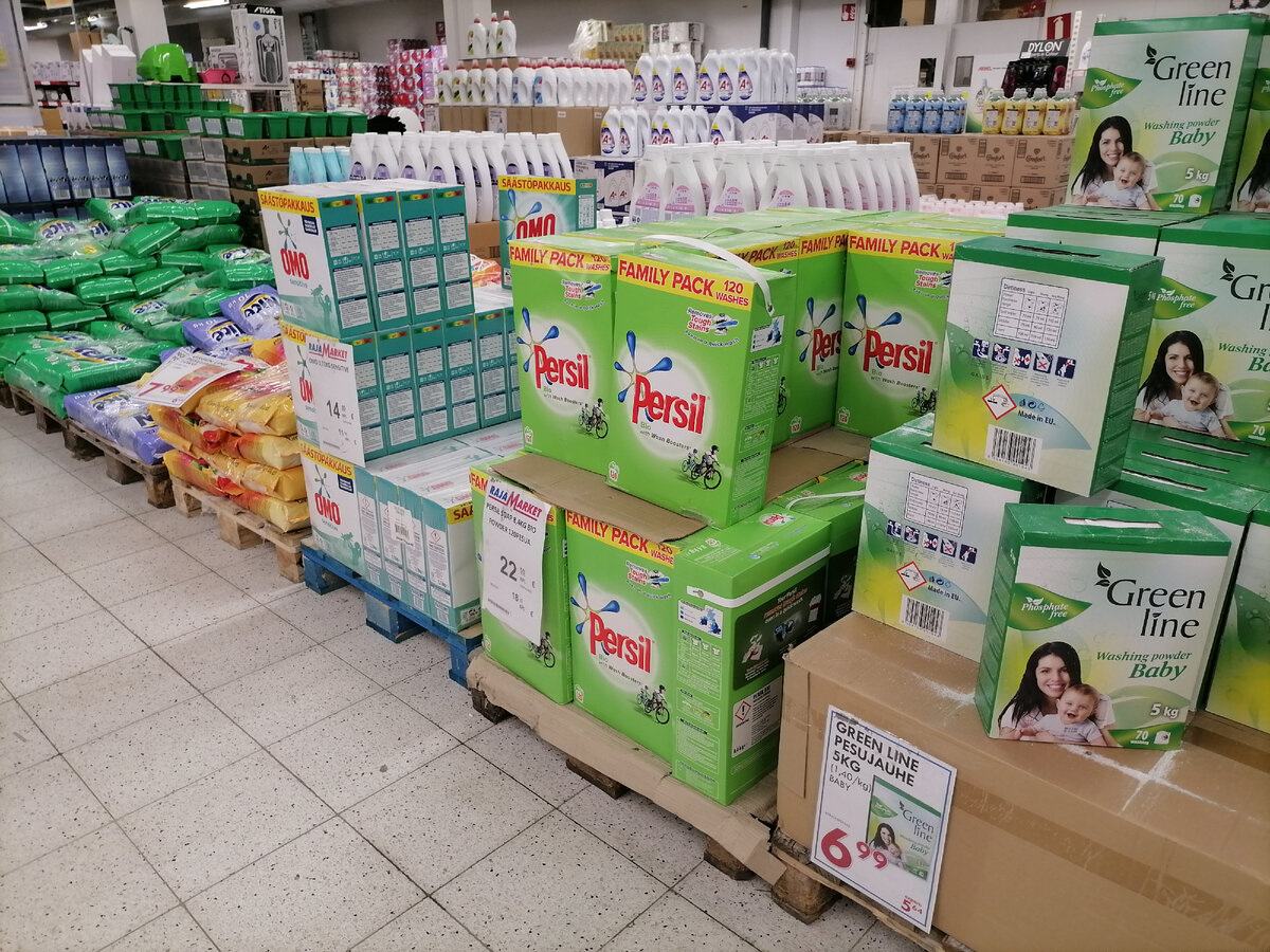 120 капсул Персила для стиральных машин можно купить за 19 евро с учетом инвойса. Получится по 10 рублей штука.  