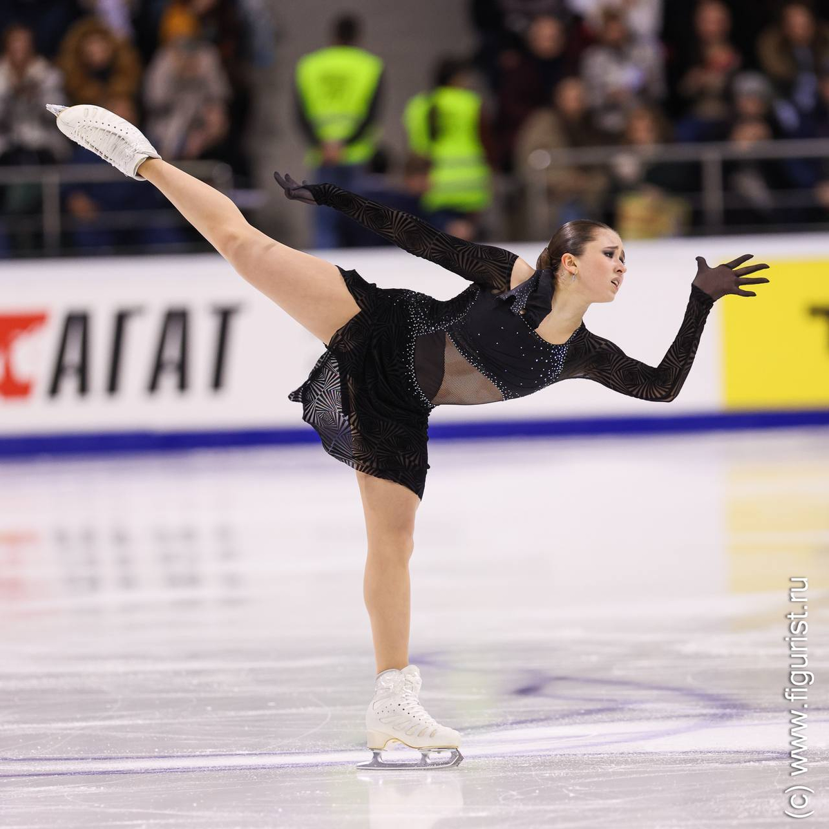 Камила валиева чемпионат 2024. Камила Валиева 2023. Камила Валиева ЧР 2023. Валиева фигуристка 2023.