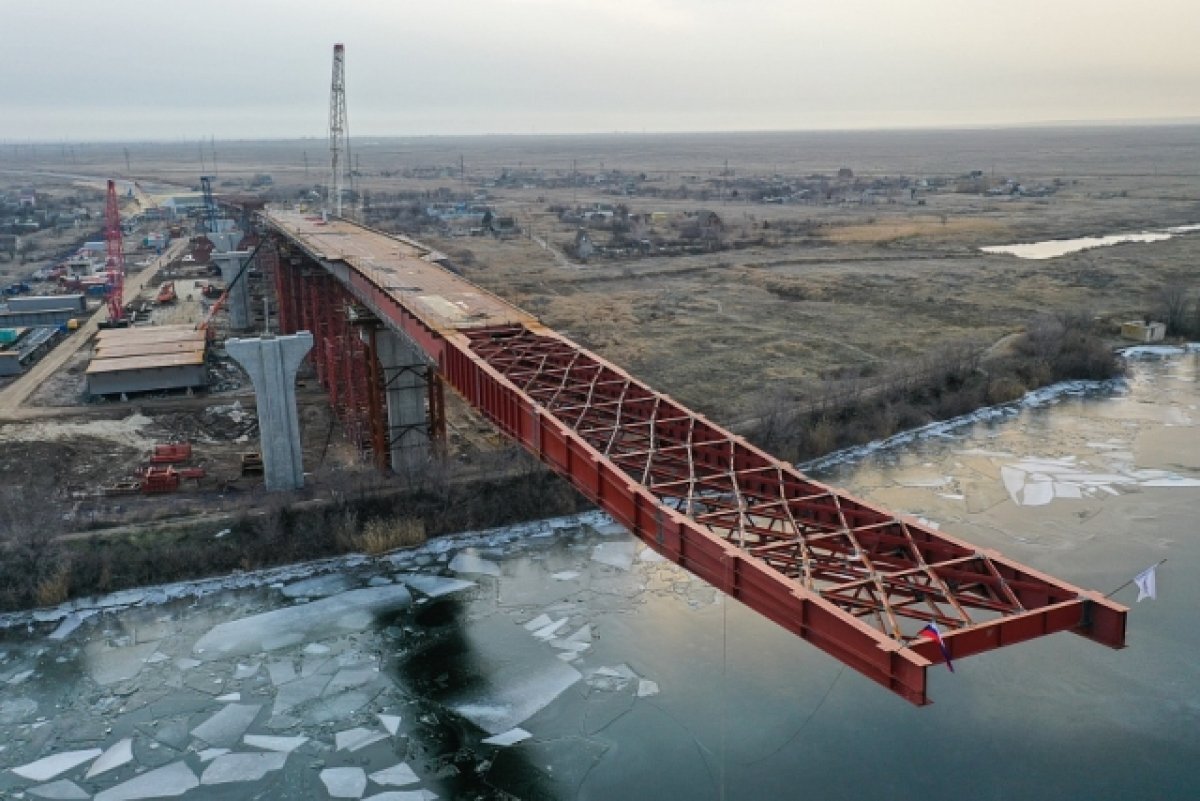    Под Волгоградом начали надвижку пролетов моста через Волго-Донской канал