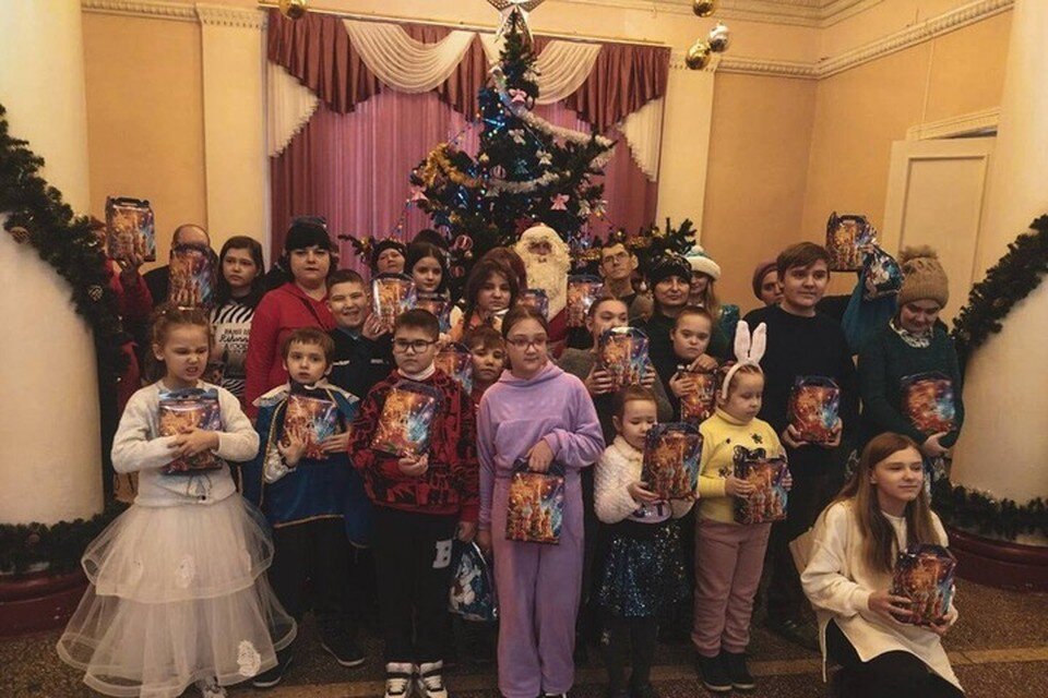     Ребята получили сладкие подарки от мэра Москвы. Фото: #МЫВМЕСТЕ