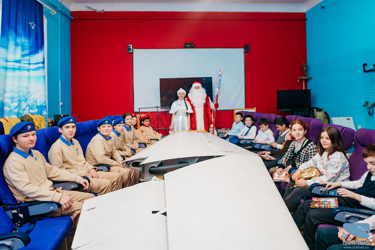 В Центральном офицерском клубе Воздушно-космических сил прошла традиционная «Юнармейская ёлка ВКС»