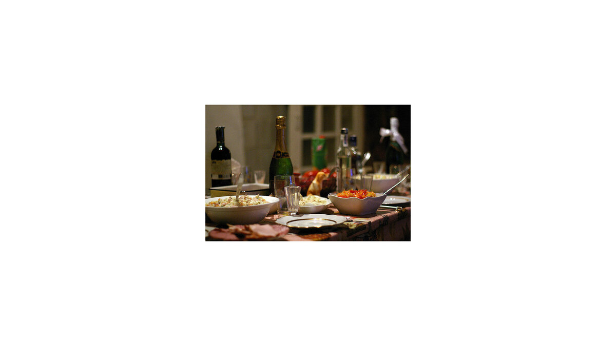    " Новогодний стол© flickr.com / AlphaTangoBravo / Adam Baker