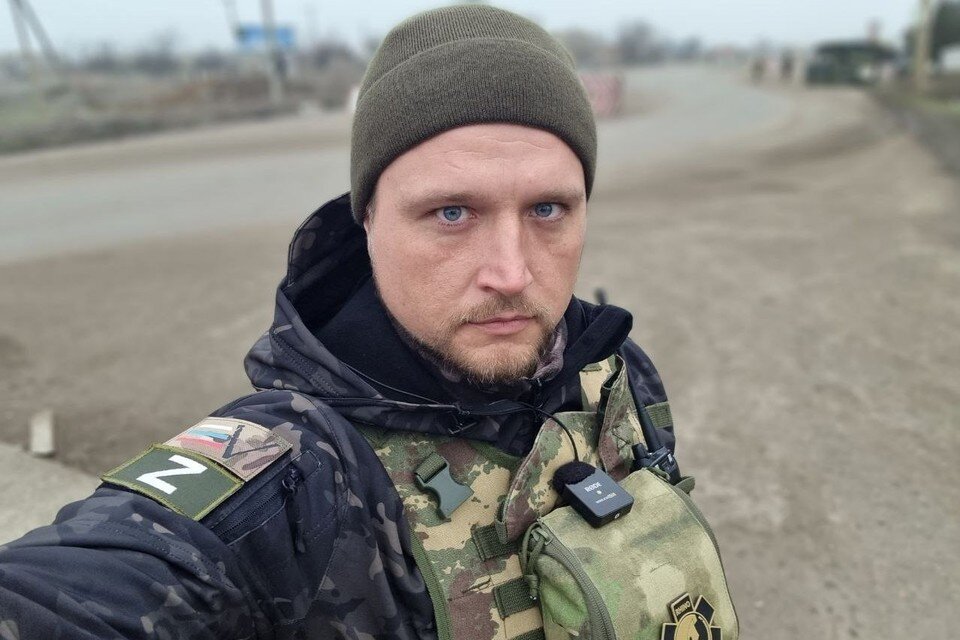     Юрий Озаровский снимает на видео о том, как проходит служба военных в зоне СВО.