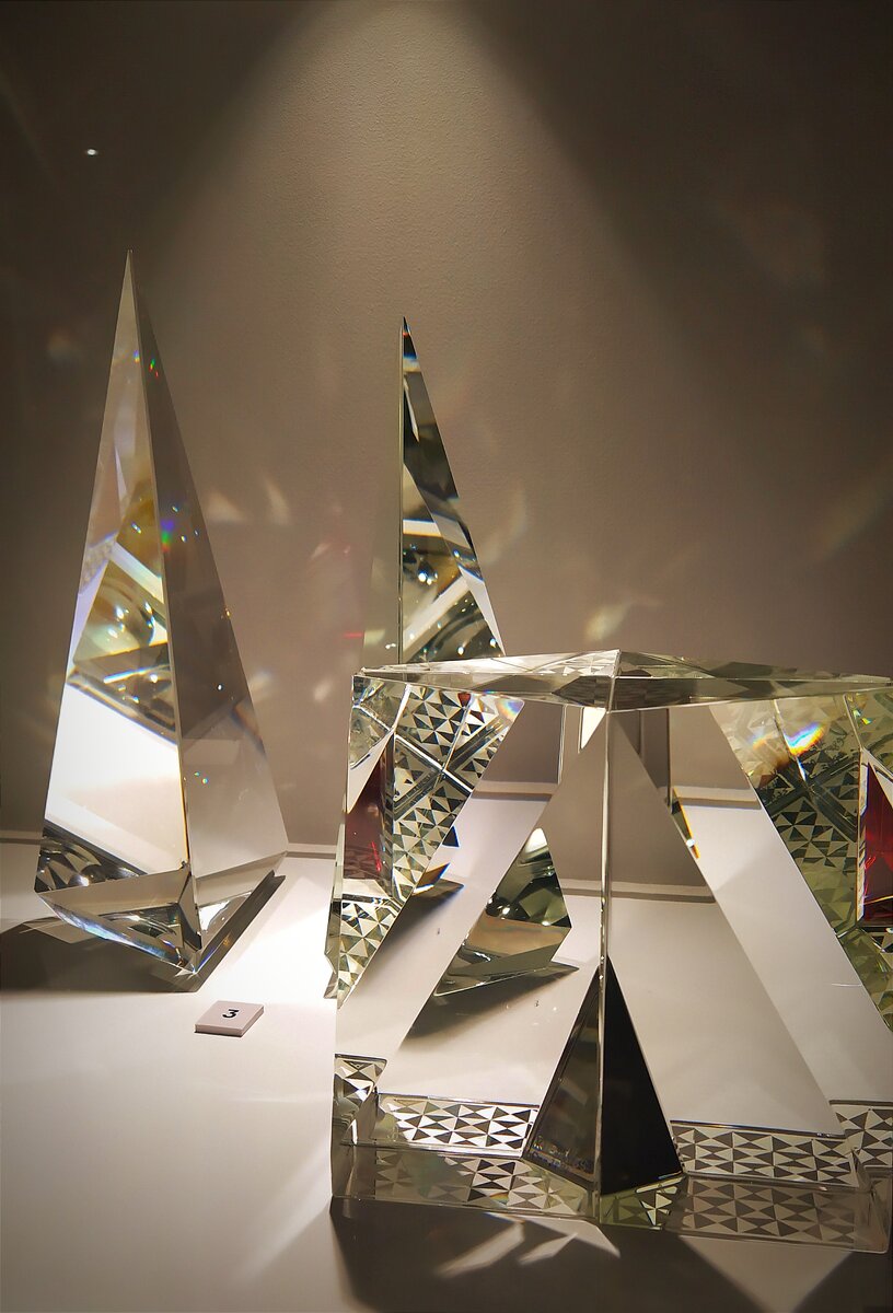 Работы из оптического стекла Ольги Победовой 1990-х годов(авторская техника).