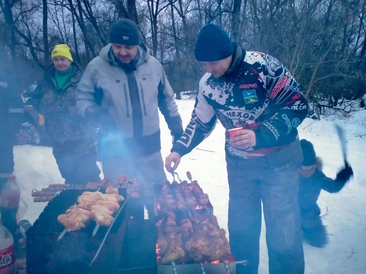 Шашлык как всегда на мне)))