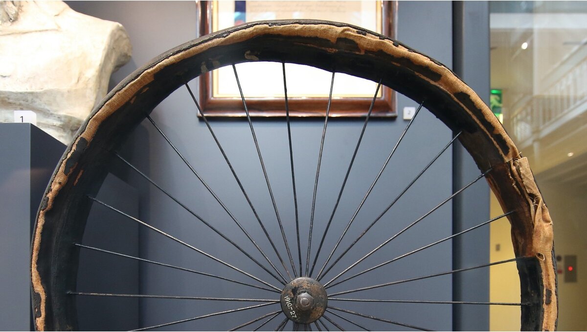 Одна из первых шин конструкции Данлопа