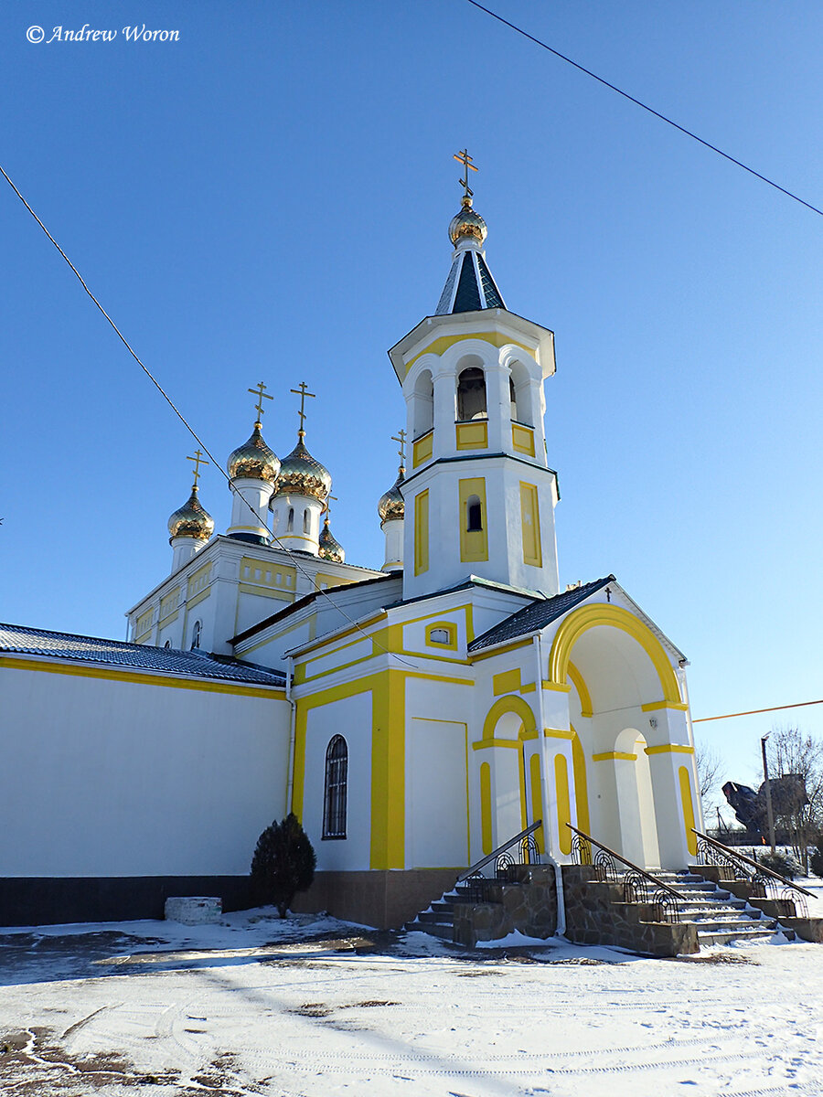 Никольский храм на южной окраине поселка