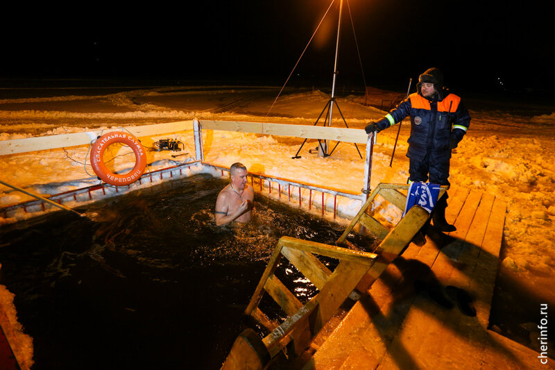    Обе проруби будут на Шексне, в районе лыжной базы. Размеры купелей - три на три метра, максимальная глубина - полтора метра.