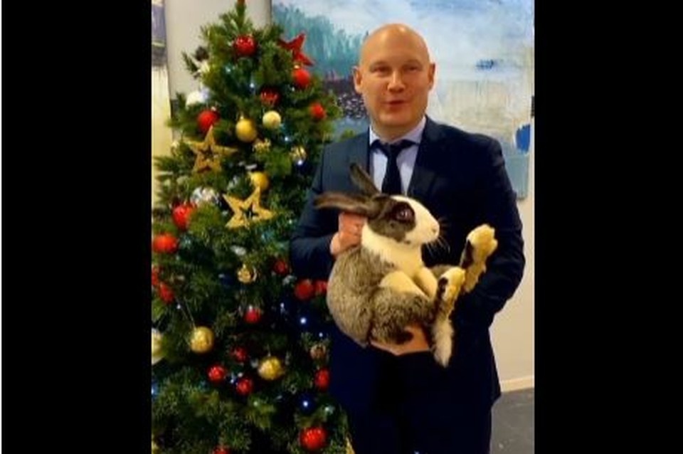     Алексей Зверев поздравил жителей Волгограда с праздником  с личной страницы в соцсети.