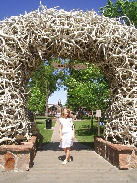 Это я в центре городка, где жила 