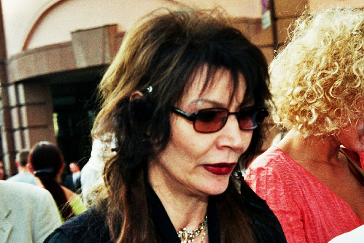 Отзывы о джуне. Отзывы о джуне. Джуна целительница. Джуна в 1987. Джуна целительница.