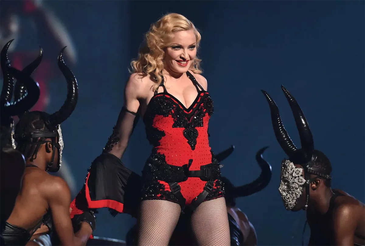 ◙ Выступление Мадонны во время церемонии вручения премии MTV Video Music Awards 2021 года в Barclays Center 
