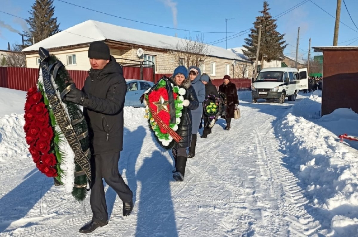    В Абдулино простились с погибшим в зоне СВО 28-летним Евгением Килиным.