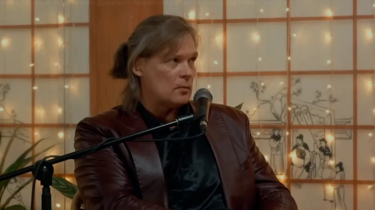 Константин Дараган рассказывал о том, что будет 23-24-м годах. Фото: YouTube-канал «whitecloudslive»
