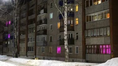 Фотолампы в окнах