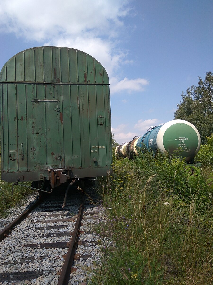 Нашел большое кладбище техники на заброшенном заводе. Здесь все ...
