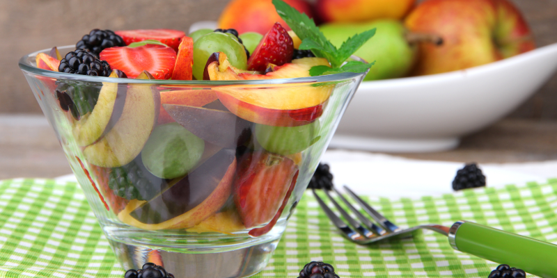 Фрукты должны обязательно входить в рацион беременных, потому что содержат множество витаминов и микроэлементов