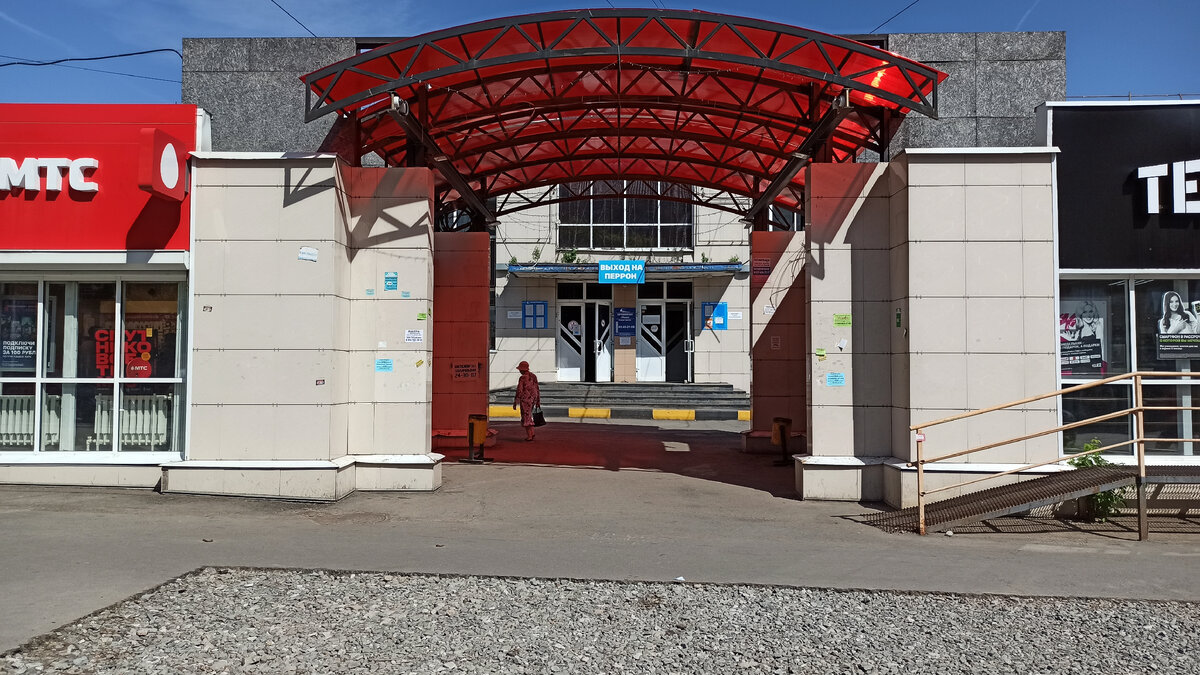Главный вход в здание автовокзала