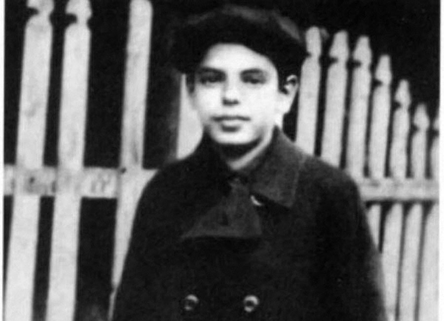 несмотря на всю серьезность маленький Аркадий Райкин был талантливым артистом