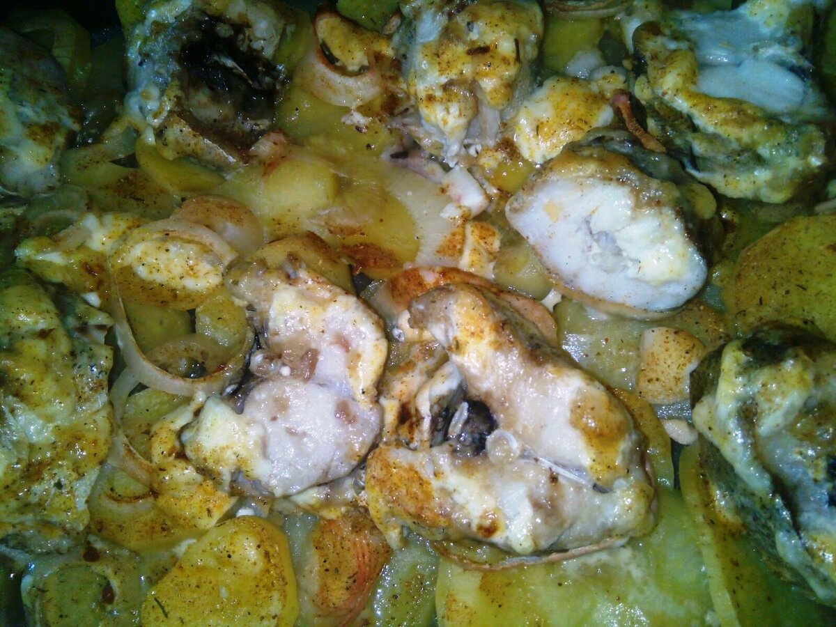 Минтай с картошечкой в духовке