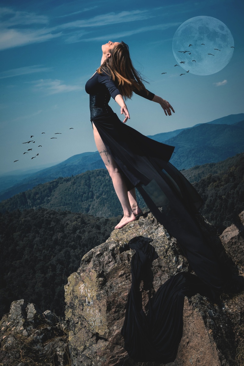   А знаешь я , как все живу.