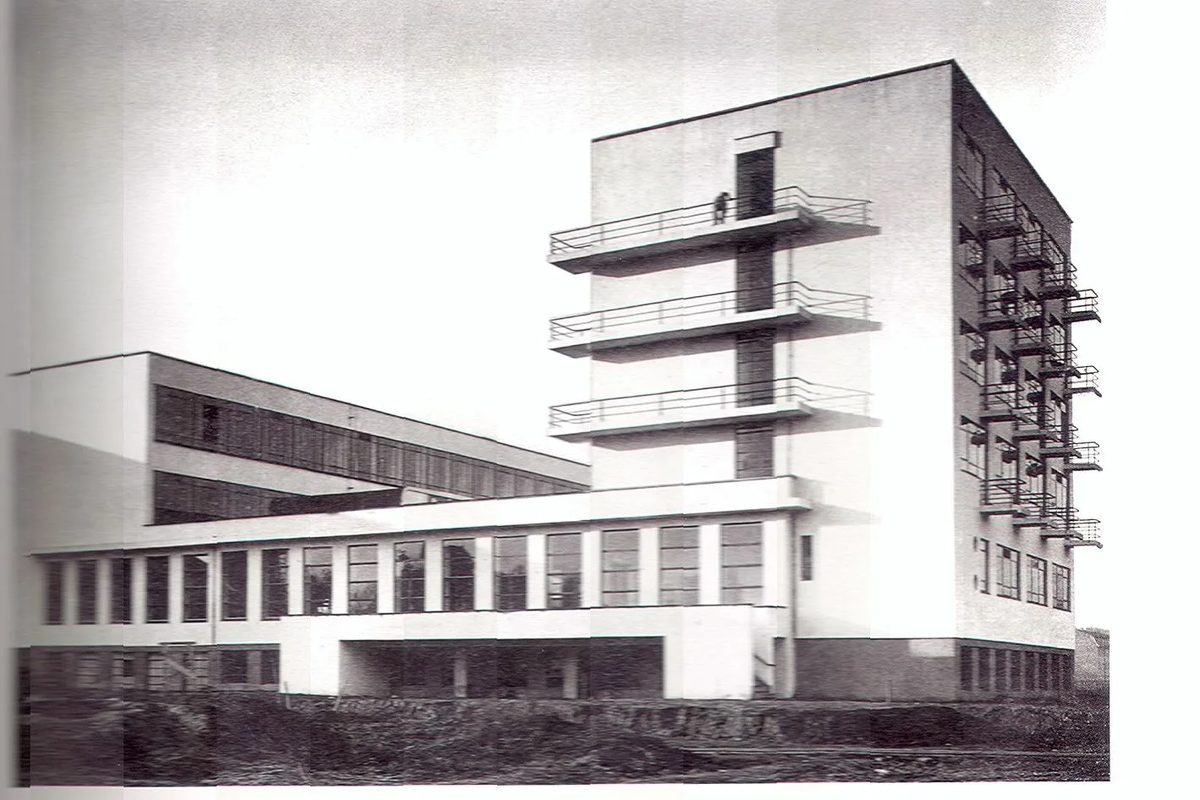Здание школы «Bauhaus» в Дессау  20 век