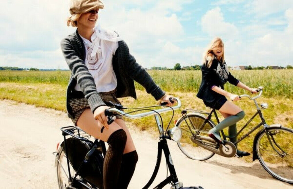 Не общаться с неприятными людьми. Иногда достаточно 15 минут общения с хорошим человеком. Общаясь с людьми нужно быть. Общаясь с людьми нужно быть. Фразы про коммуникацию.