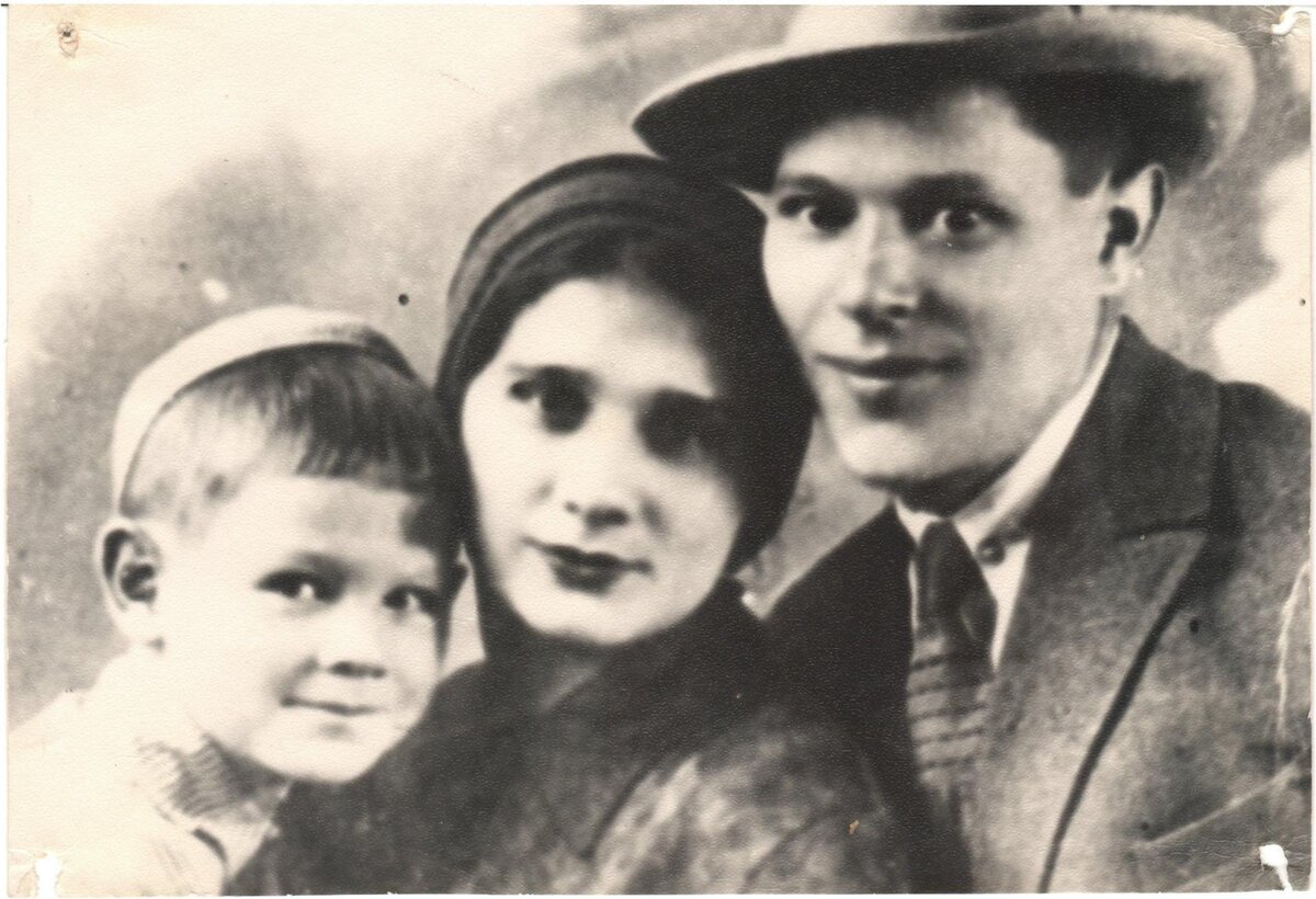 Банников Петр Иванович с семьей