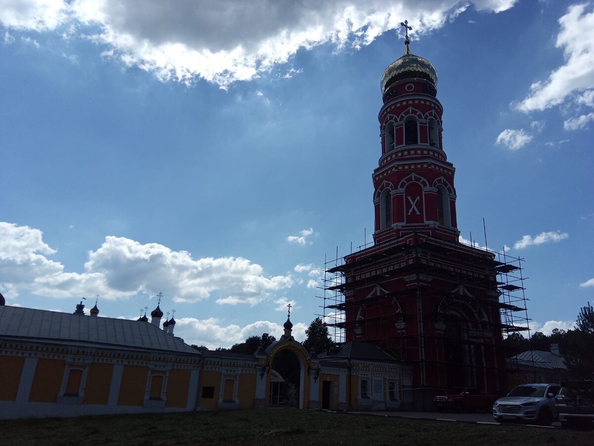 Колокольня монастыря.